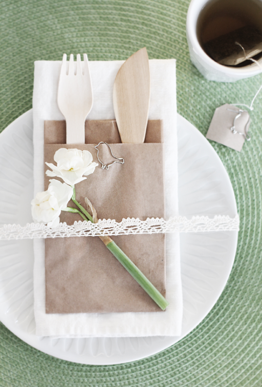 Table setting: Easter lunch