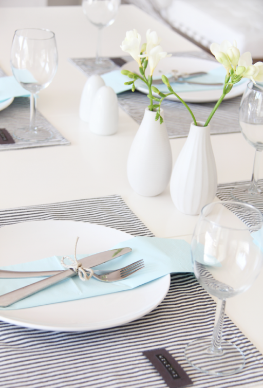 Table setting – Welcome friends