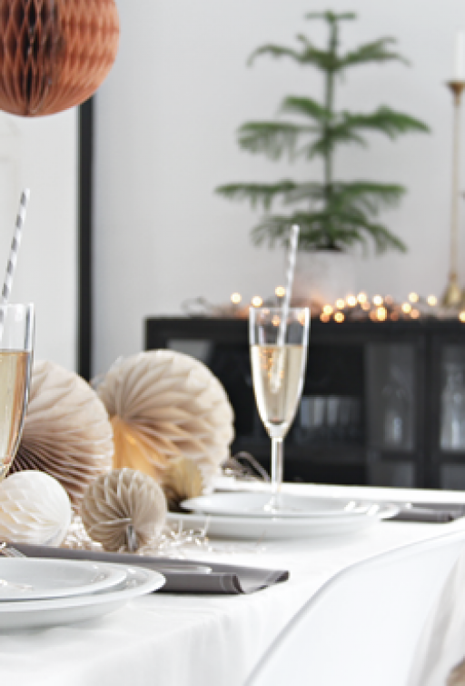 Make a festive table setting for New Year´s!