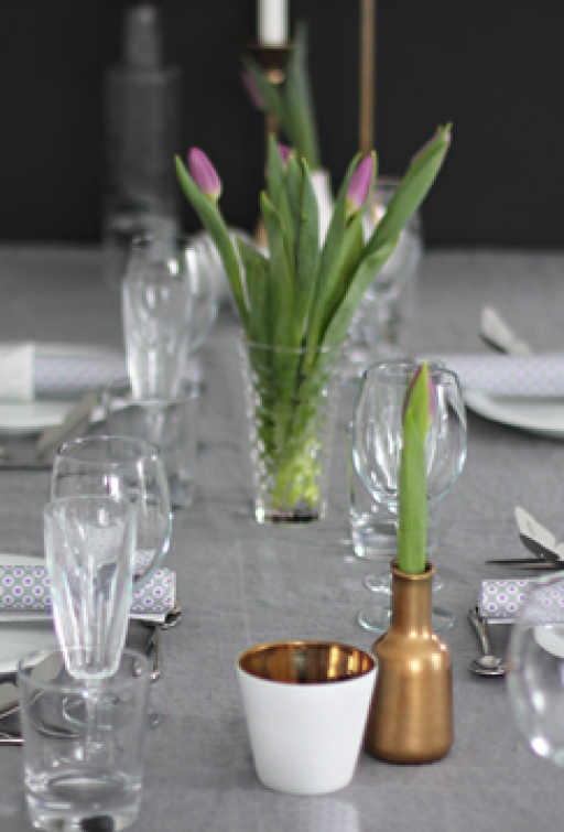 Table setting – grey and purple